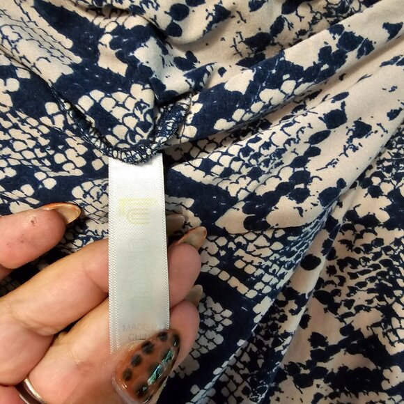 LuLaRoe lavender and navy snake skin leggings. One size - Picture 3 of 4